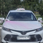 лента из фатина и цветов 1300